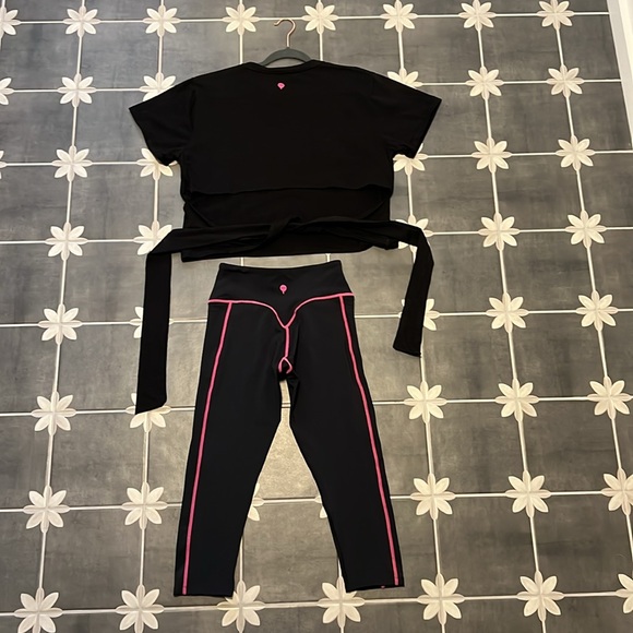 Workout set by Blackmilk - Picture 4 of 7